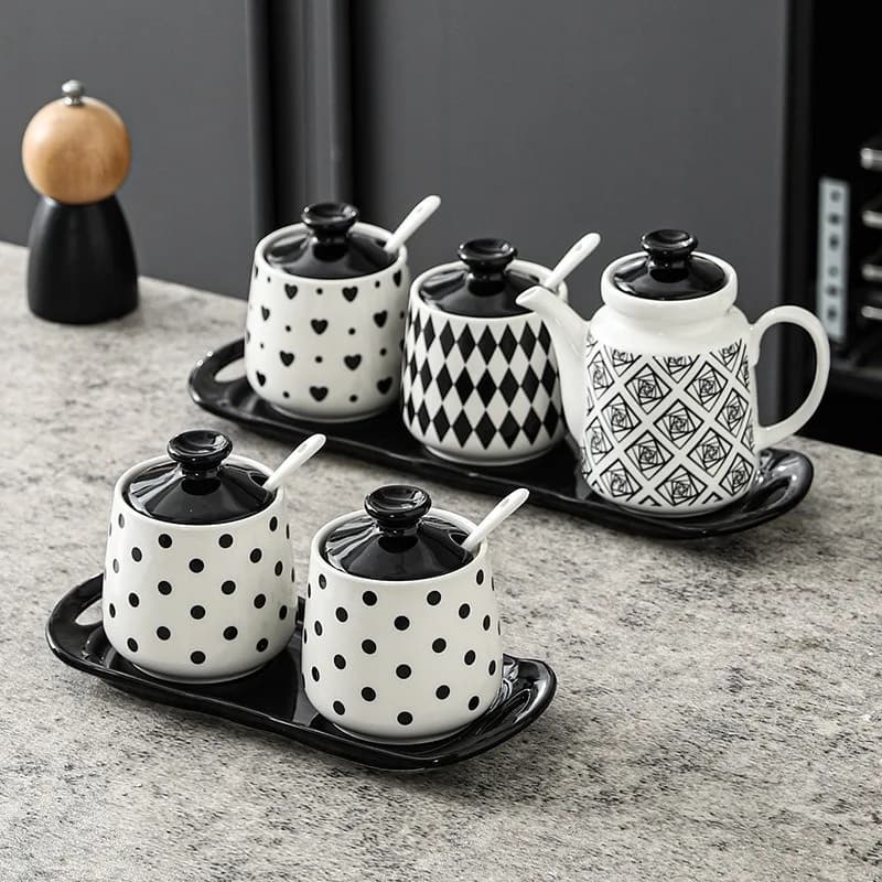 Giappone Pentola per olio in ceramica Set di barattoli di spezie Creativo a strisce verticali a pois Bottiglia di aceto Sale Pepe Shaker Forniture per la cucina di casa