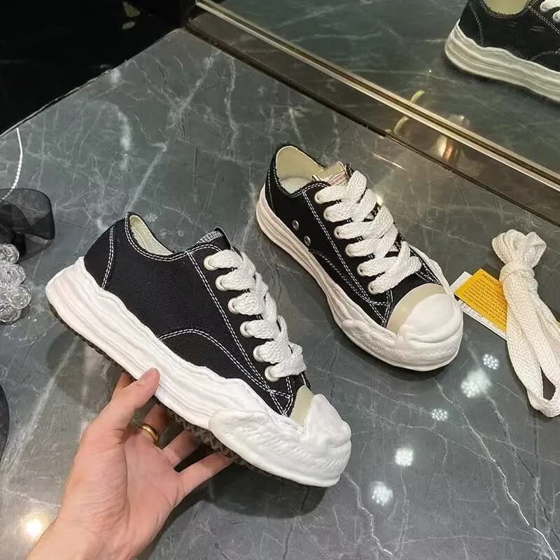 Platform shoes for men and women with open tip and thick sole, sneakers in canvas distressed effect, with blurred edges, deformed effect and loose effect