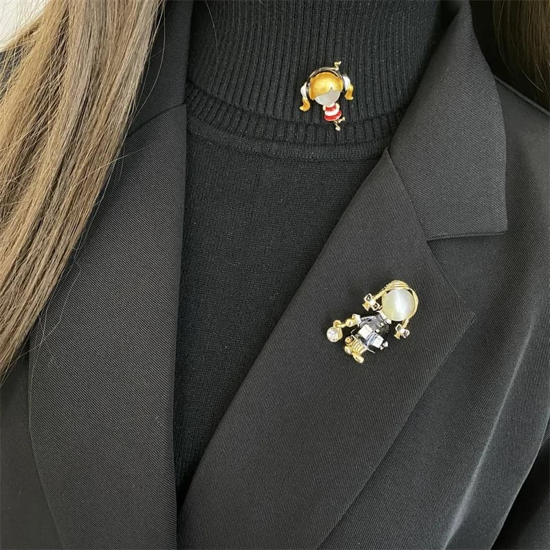 Spilla da infermiera con bambina carina in abito nero, con strass e cristalli, smaltata a goccia, per abiti, cappotti e gioielli