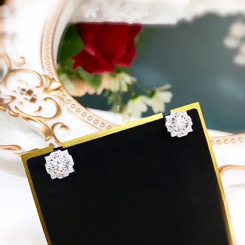 2025 Nuovi orecchini a bottone a forma geometrica con zirconi rotondi per le donne Accessori delicati per ragazze semplici ed eleganti da indossare ogni giorno
