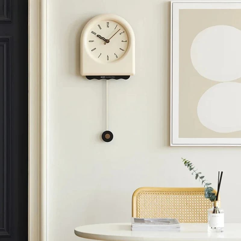 Orologio a pendolo moderno da parete in stile crema per soggiorno Orologio oscillante digitale Edizione per decorazioni per la casa Orologio interno alla moda