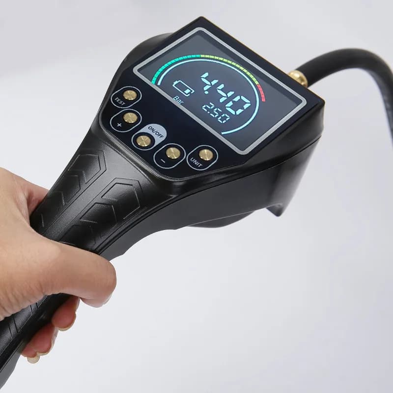 Gonfiatore per pneumatici completamente automatico ad alta precisione Pompa ad aria portatile impermeabile con display digitale elettronico full-stop