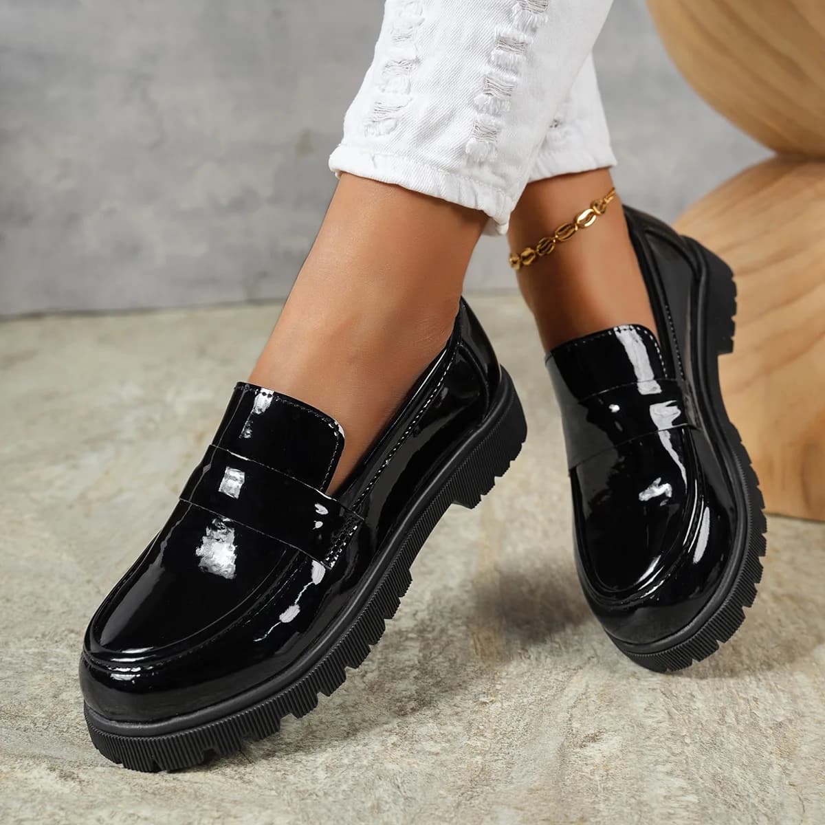 Nuove Scarpe Casual da Donna 2026 in Pelle Verniciata Nera con Plateau Antiscivolo per Uso Quotidiano