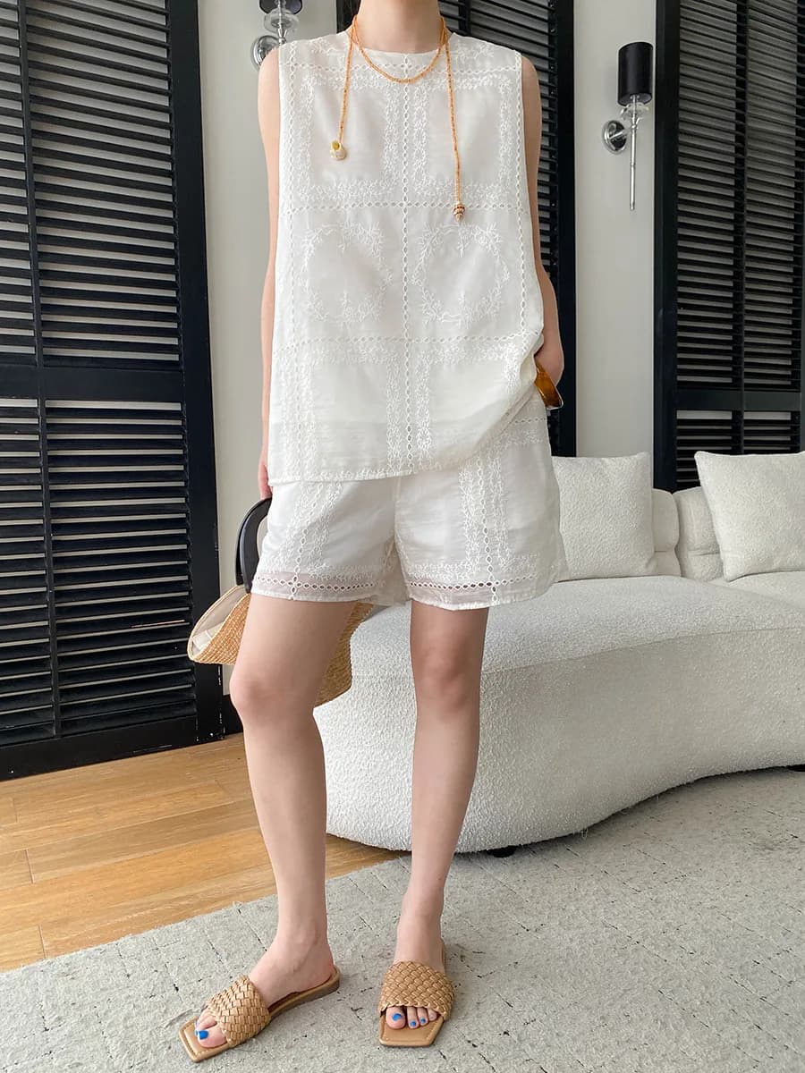 Completo estivo da donna casual a tinta unita con ricamo traforato e pantaloncini corti senza maniche