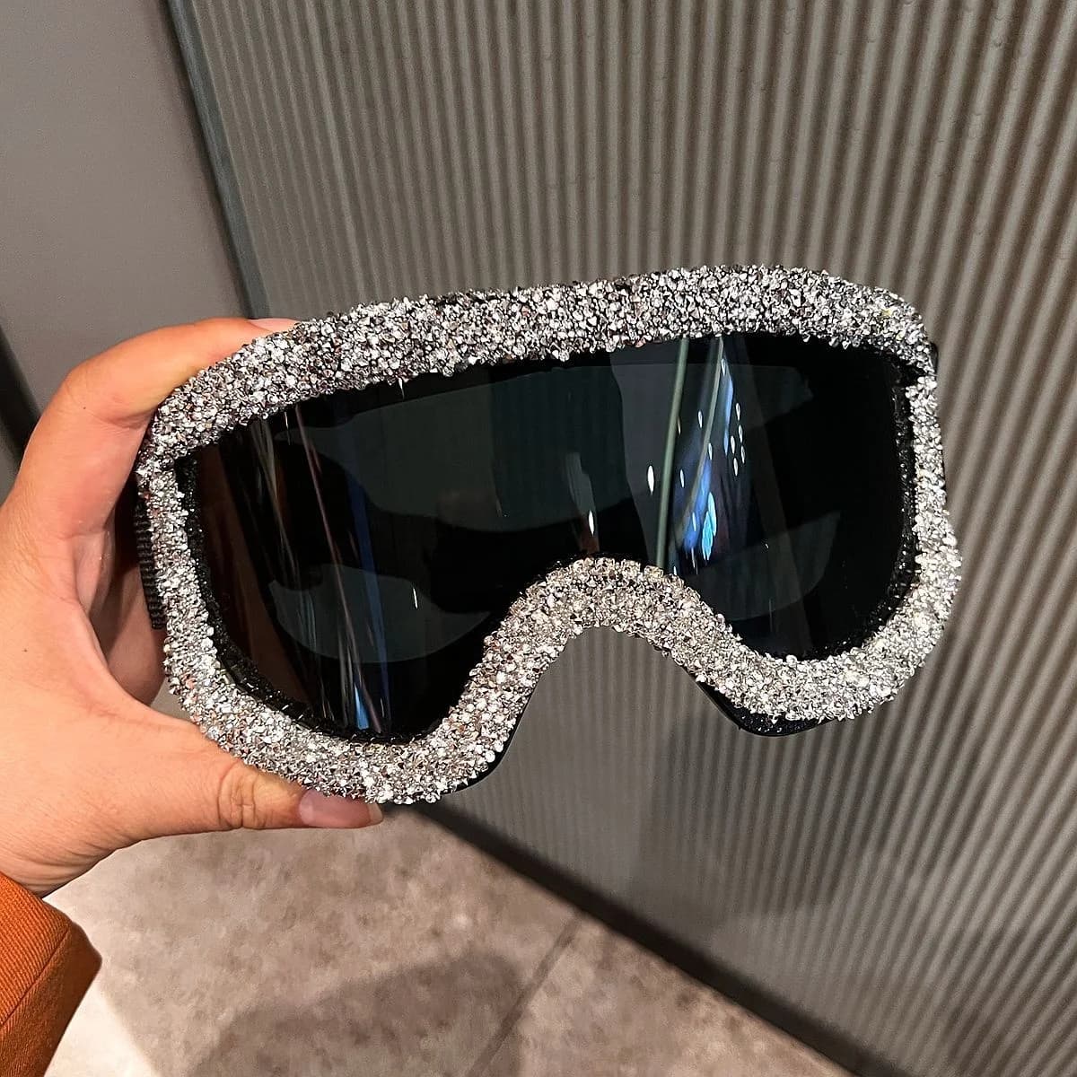 Luxury Rhinestone Oversized One-piece Ski Goggles Women Men Outdoor Sports Eyewear