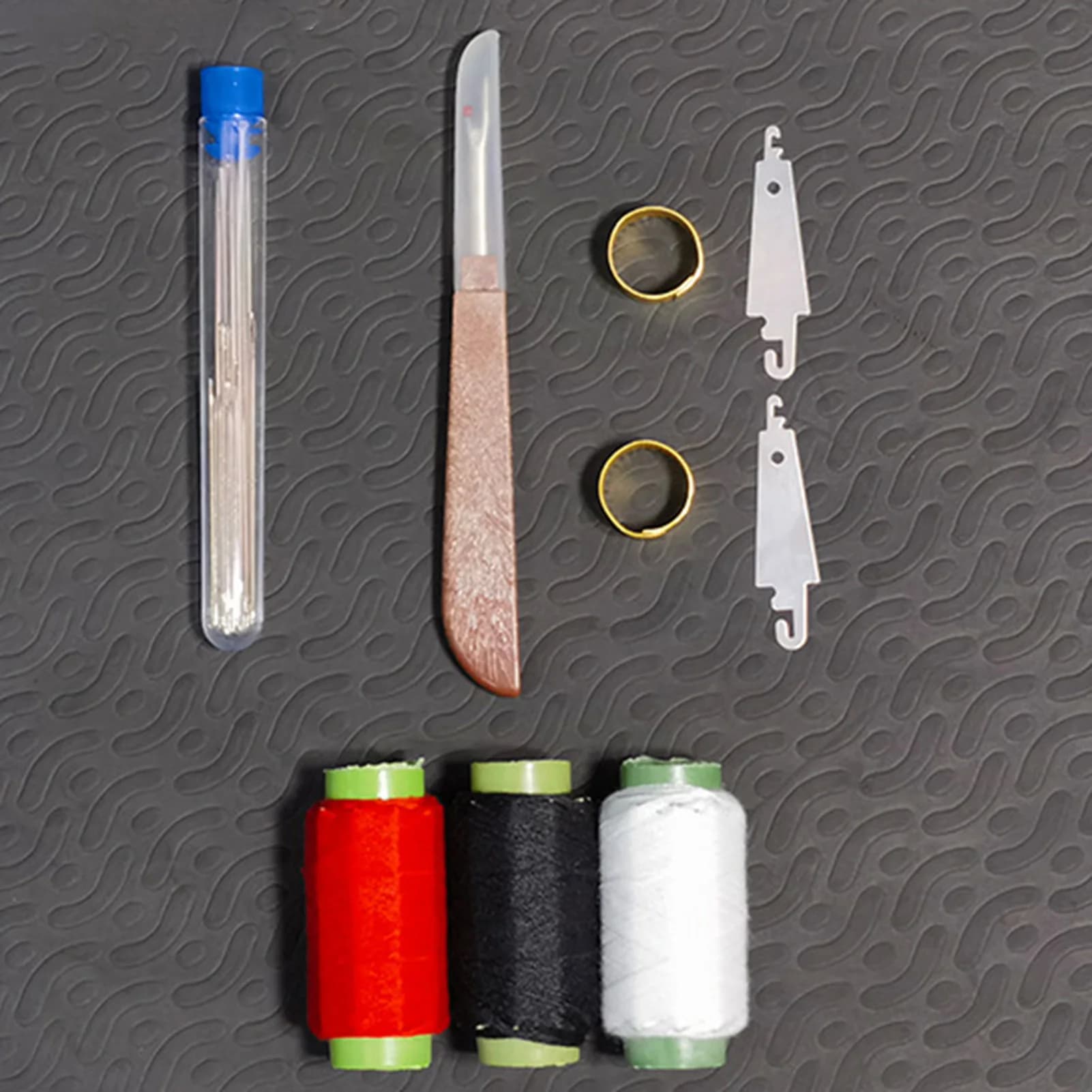 Set di Aghi da Cucito a Mano con Occhiello Grande, Bobine di Filo e Strumenti per Cucito, Ideale per Fai-da-Te, Anziani e Riparazioni Domestiche