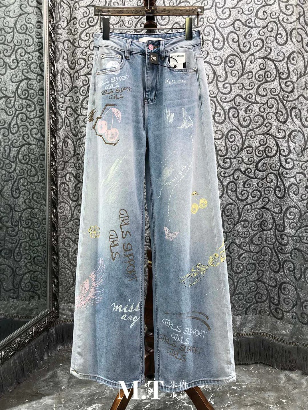 Jeans a gamba dritta da donna Milan Small Town a vita alta, con graffiti dipinti a mano, lettere e nodo ricamato, stile vintage