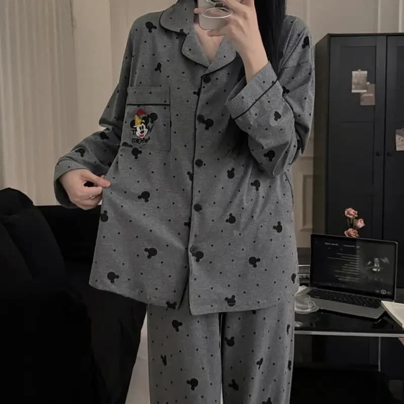 Set Pigiama Mickey con Colletto a Pois Grigio e Bottoni Mickey, Tessuto Confortevole, Stile Casual Y2K, Moda Estetica, Abbigliamento da Casa, Pigiama Trendy