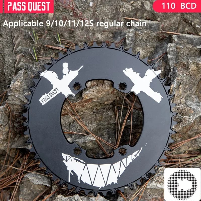 PASS QUEST Corona stretta e larga 110BCD 4 bulloni - Scacchiera incisa al laser/Devil Smiley Face Grafica Parti di biciclette