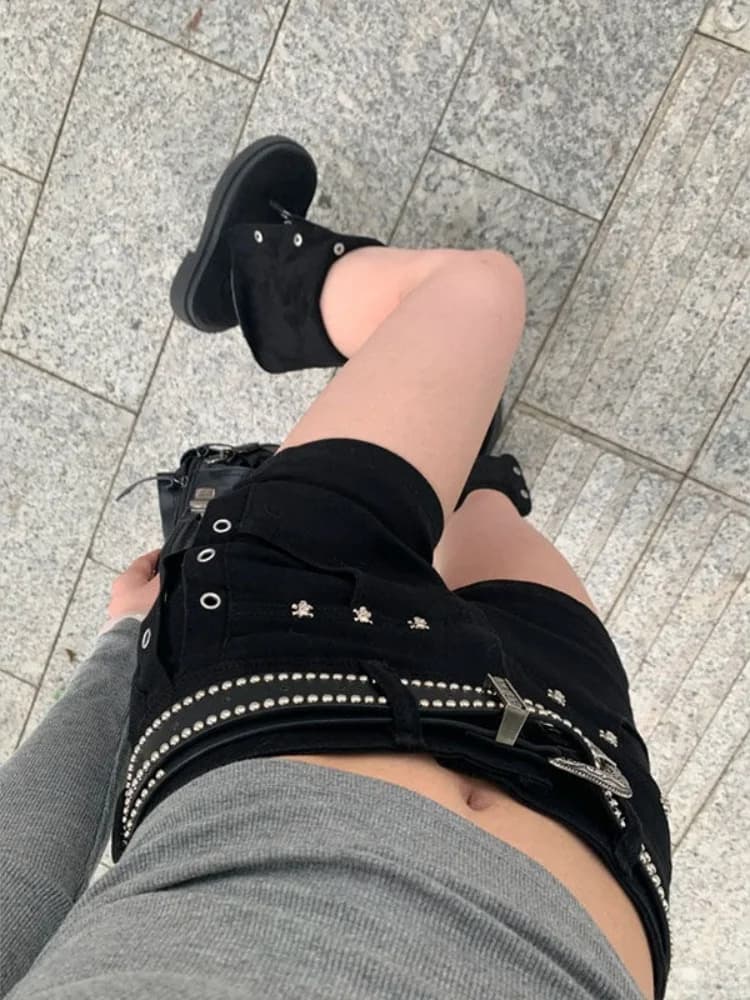 Black Rivet Low Waist Denim Shorts Women Summer Thin American Style Sexy Spicy Girl Slim Elastic Butt Hot Pants Casual Wear