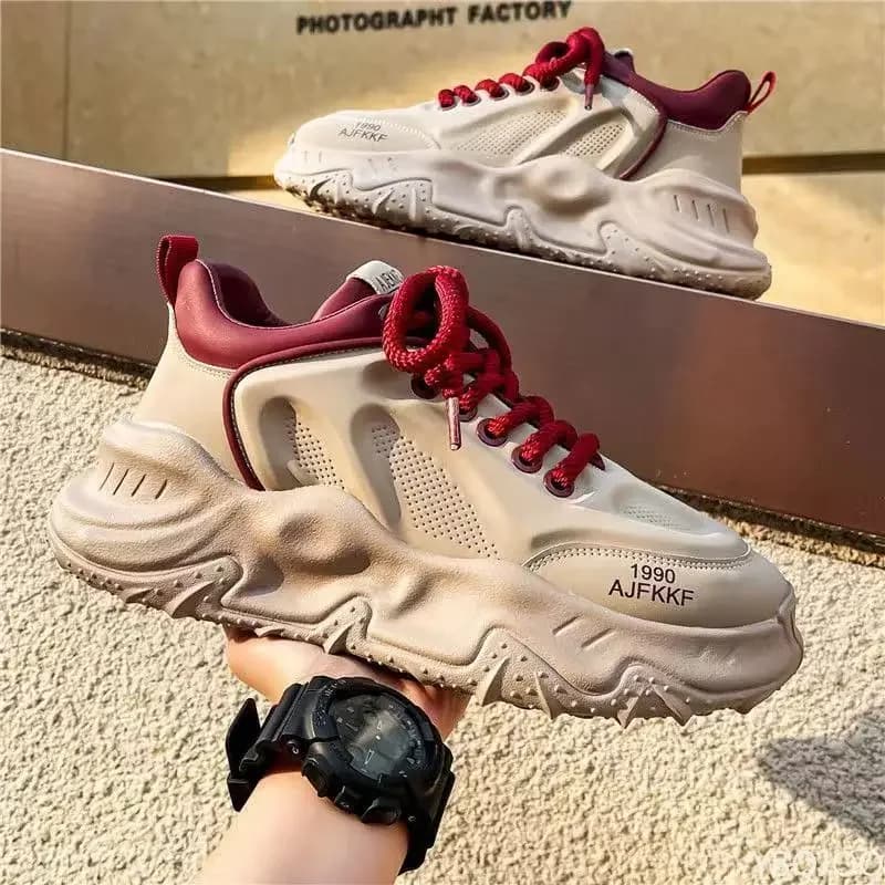 Trendy Men's Shoes New Casual Thick Sole Height Increasing Anti Slip Lightweight and Versatile Sports Running Vulcanized Shoes
