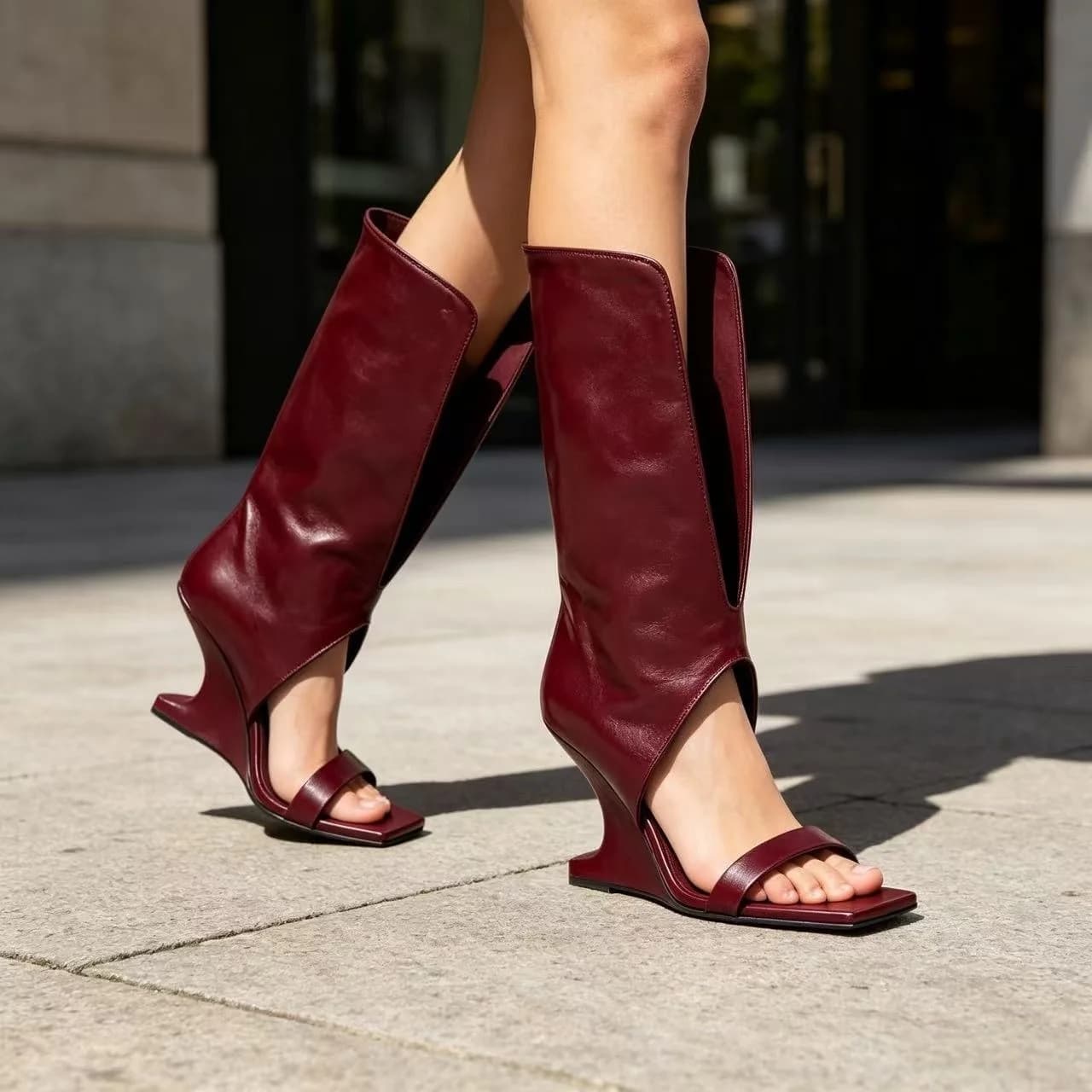 Stivali Estivi da Donna 2026 di Marca di Nicchia con Tacco a Zeppa Irregolare e Punta Quadrata, Scarpe Sexy da Nightclub e Sfilata Stile Europeo e Americano