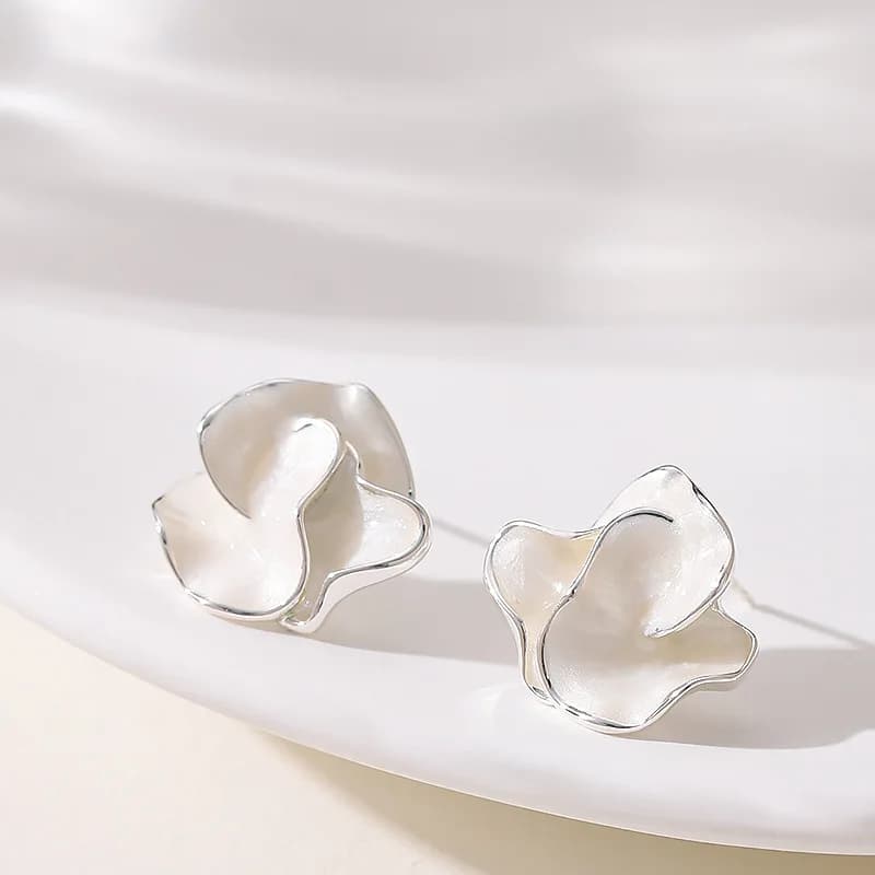 Orecchini con petali tridimensionali in smalto stile fata, dal temperamento delicato, lusso leggero, eleganti e di alta gamma