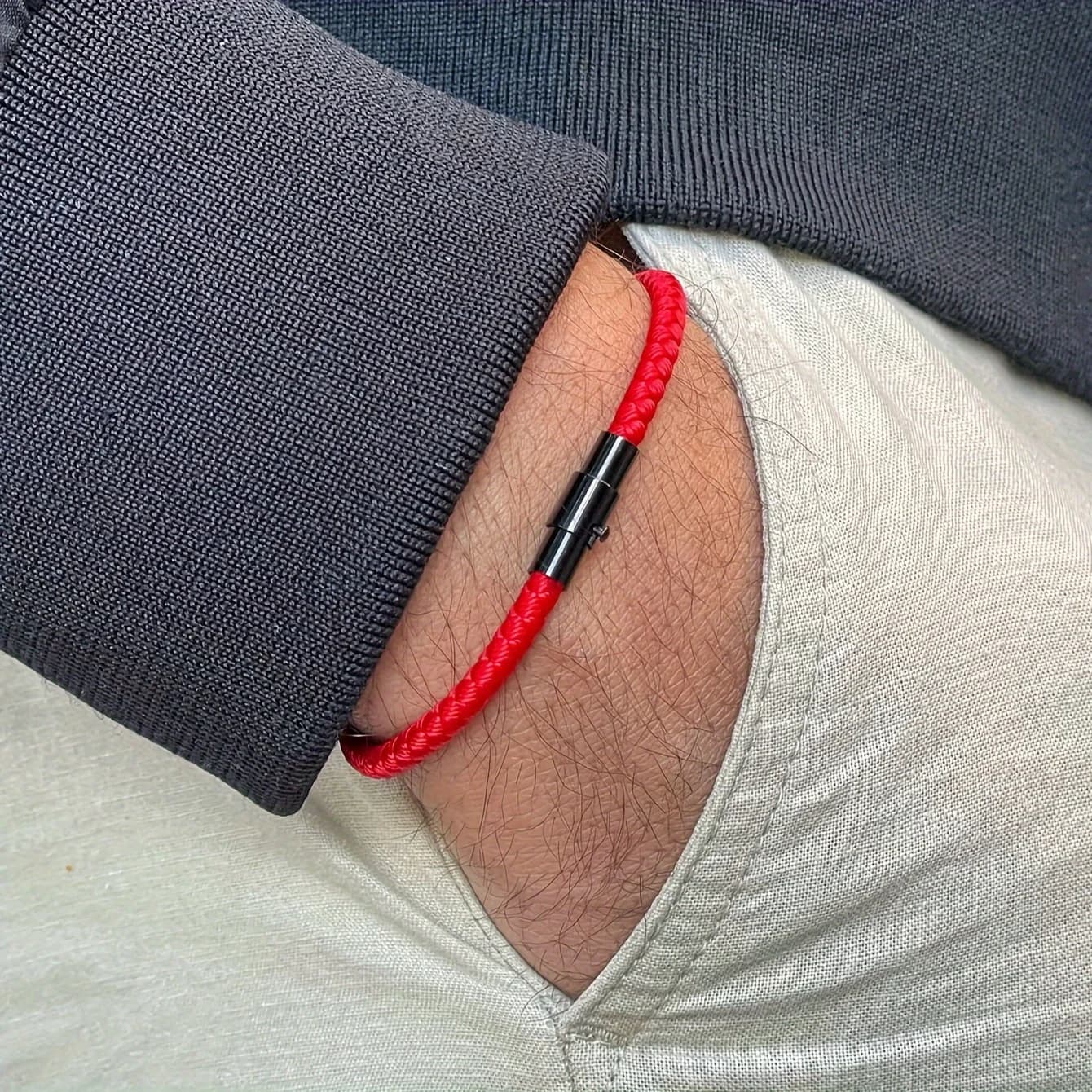 Braccialetto Magnetico Unisex con Filo Rosso, Design Accattivante a Catena Intrecciata, Bracciale Portafortuna Regolabile per Uomini e Donne