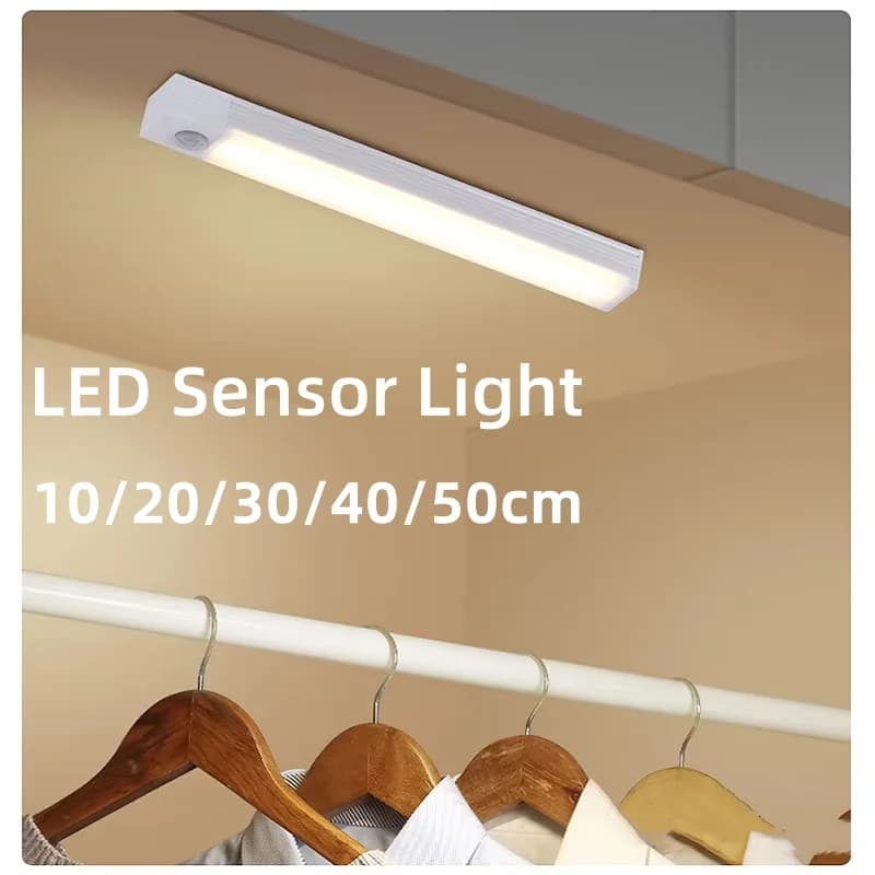 Sensore di movimento a LED senza fili Luce notturna a LED Tipo C Luce ricaricabile per armadio Lampada per guardaroba Retroilluminazione per scale per cucina