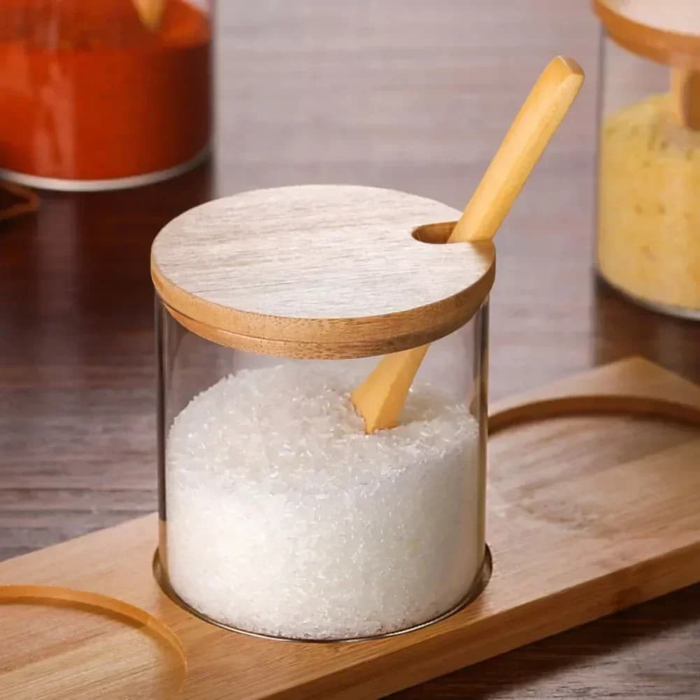 2025 Nuovo barattolo di condimento in vetro per la casa da 300 ml con coperchio cucchiaio vaso di condimento saliera bottiglia di zucchero organizzatore forniture da cucina