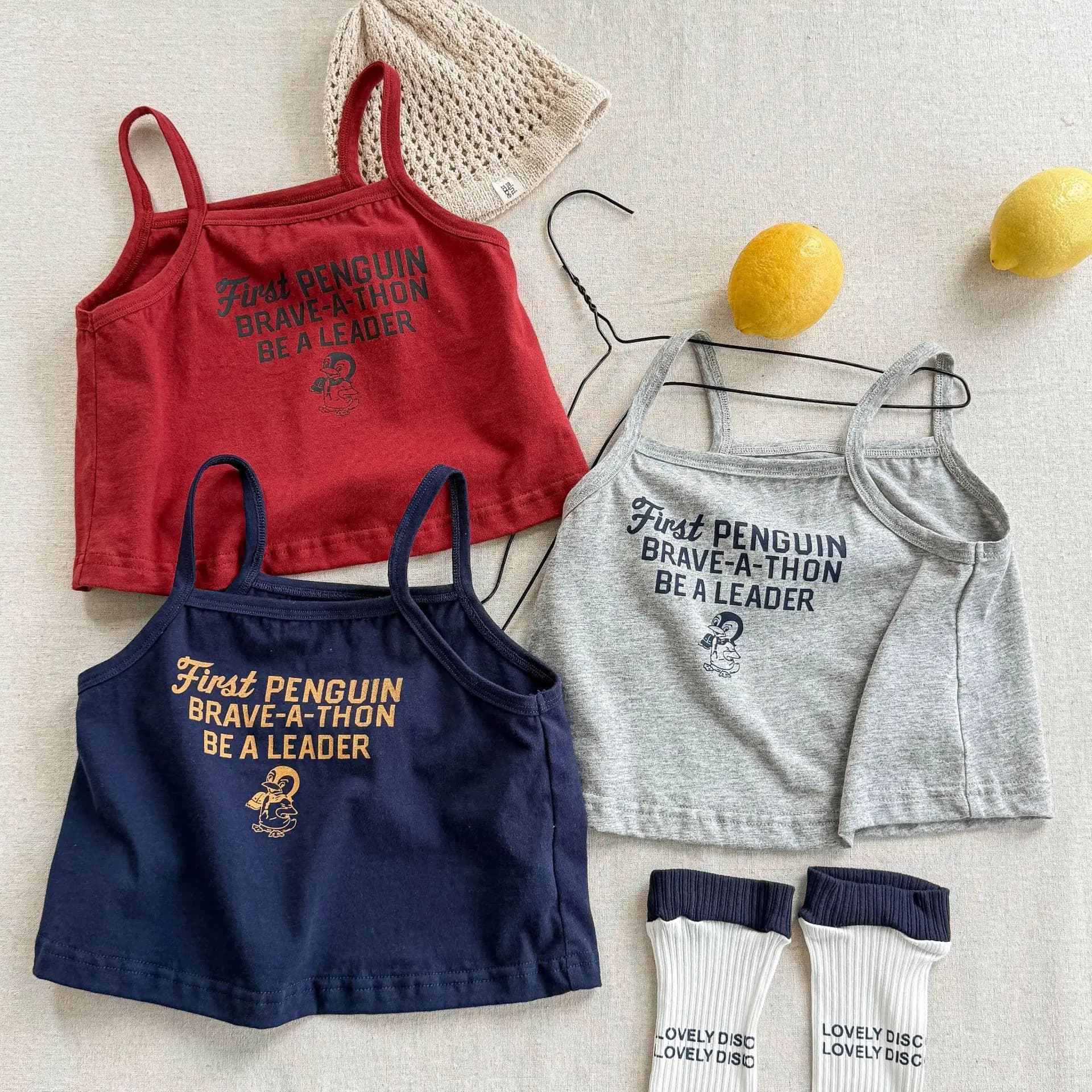 2025 Estate Nuove Ragazze T-shirt senza maniche Bambini Sling Vest Cartoon Lettera Stampa T-shirt in cotone per bambini Allentati per bambini Casual Top