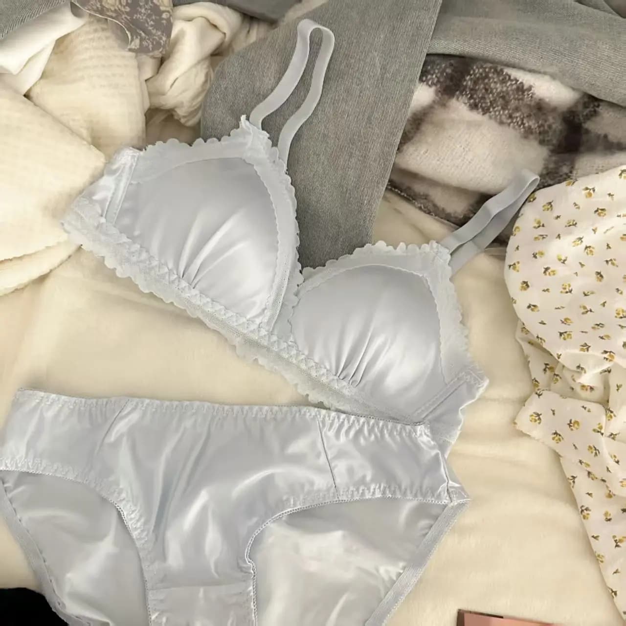 Sexy Lace Bra Set Teenage Thin Section Underwear Female Satin Lace Sweet Pure Desire Gathered Anti-Sagging Triangle Cup Bra