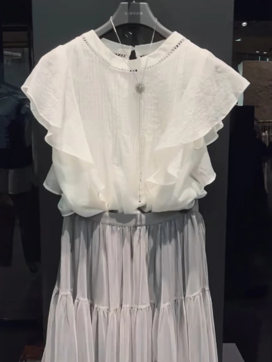 Elegante Camicia Estiva da Donna con Collo Rotondo e Maniche a Volant, Nuovo Stile Slimming, Top Bianco per il Lavoro con Orlo in Pizzo, Stile Leggero a Maniche Corte