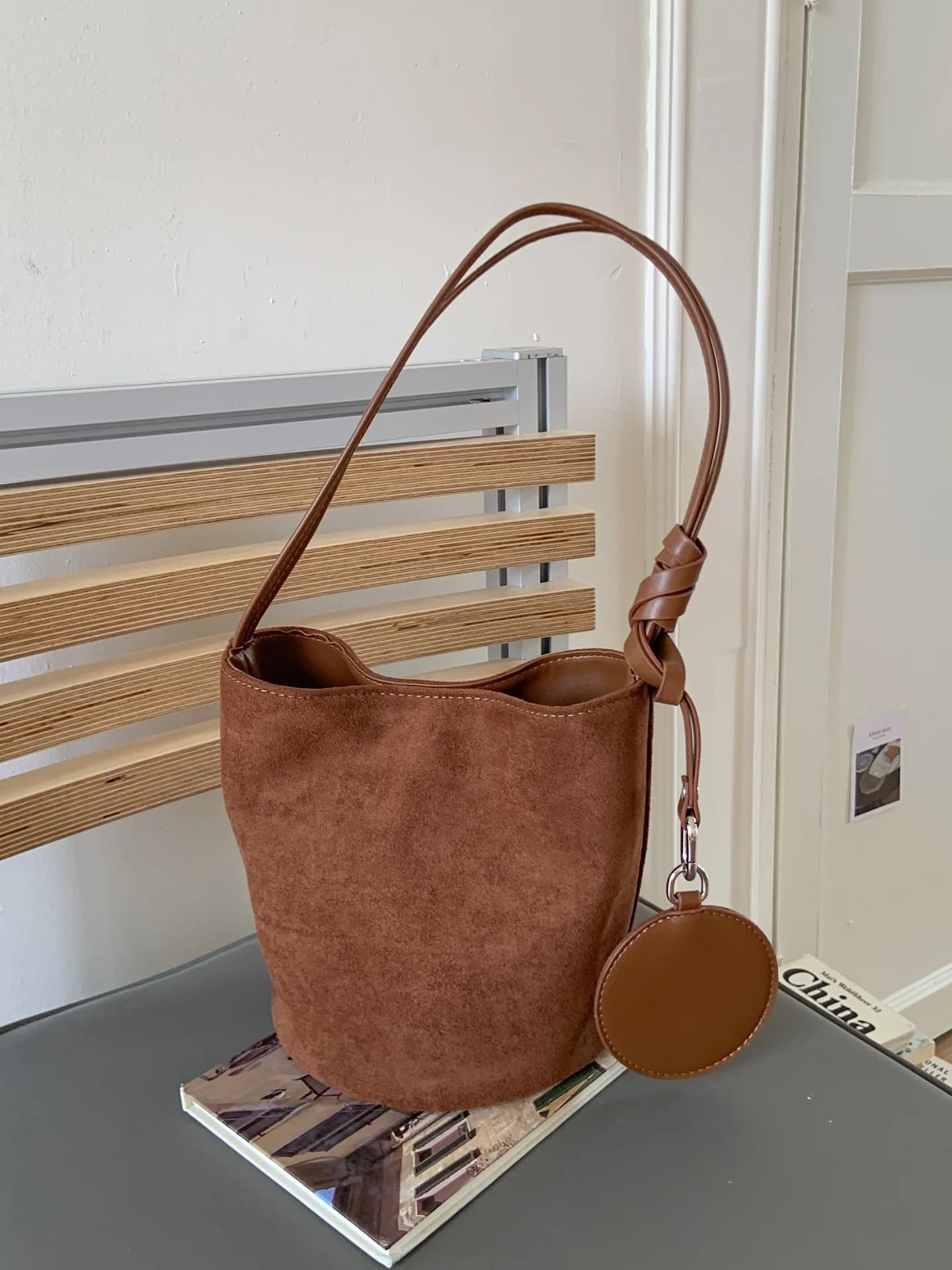Elegant Women's Suede Bucket Bag Fashionable Shoulder Bag Casual Style Soft Leather Handbag Magnetic Buckle Closure Daily Use