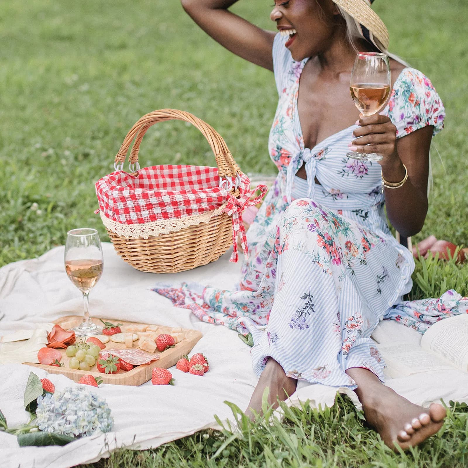 Elegant Picnic Basket Braided in Rattan Premium, Multipurpose Container for Food, Fruit, Wine, Dry Flowers and Home