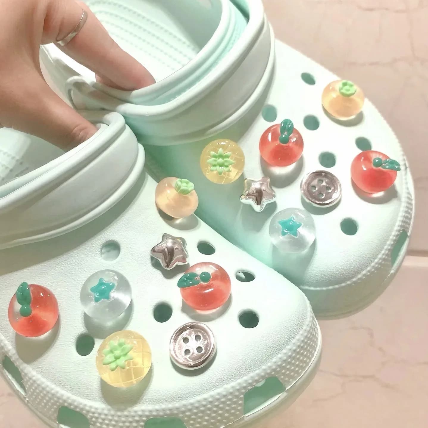 3D Frutta Pomodori Ciondoli per scarpe Accessori Zoccoli fai da te Sandali scorrevoli Decorazione per scarpe da giardino Fibbia Borsa da spiaggia Spilli per regali estivi