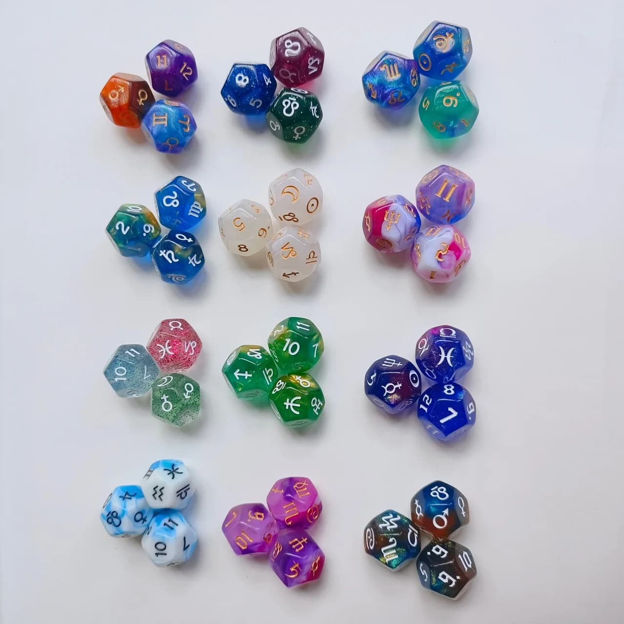 Dadi astrologici multicolori a 12 facce 3 pz/lotto D12 Carte dei Tarocchi Dadi Poliedrici per Divinazione Astrologia Tarocchi Carte Accessori