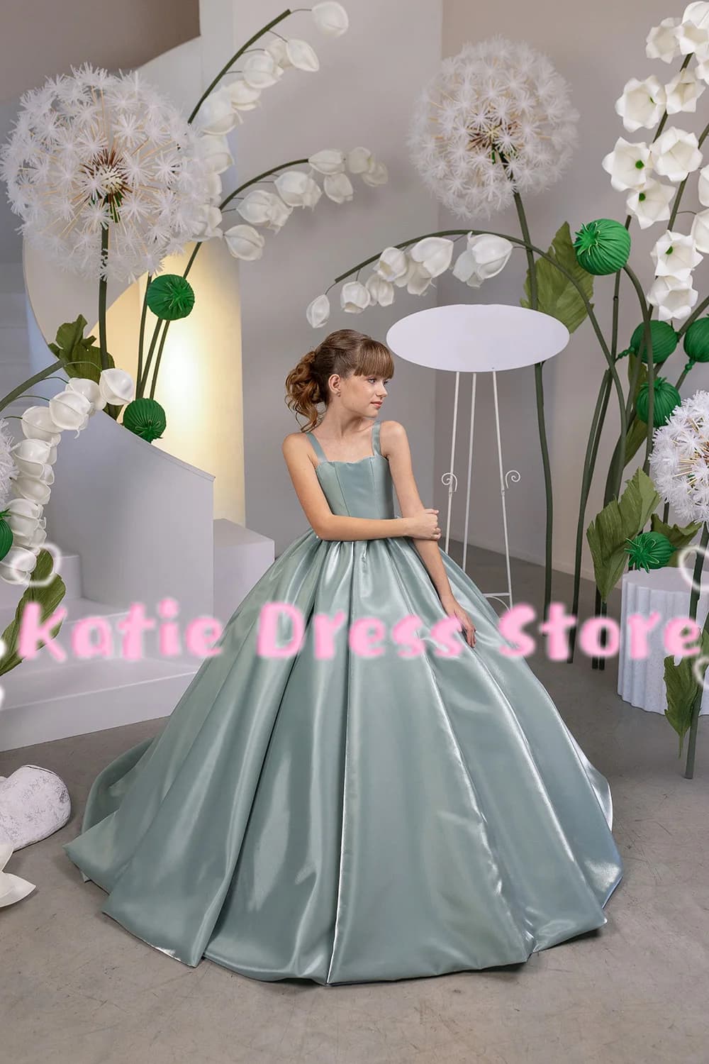 Abito da Damigella Personalizzato in Raso Elegante per Matrimonio, Vestito da Principessa Senza Maniche con Gonna Voluminosa per Bambine, Ideale per Feste di Compleanno e Prima Comunione