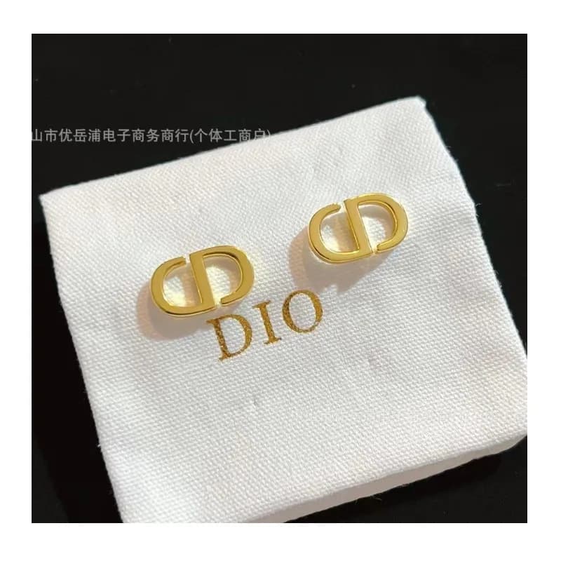 Orecchini a perno lucidi a forma di naso di maiale con lettere, da donna, alla moda, semplici, di lusso discreto, versatili