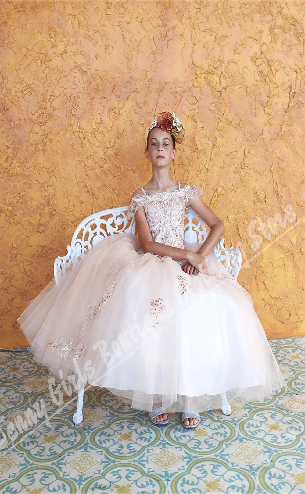 Bellissimo abito da ragazza di fiori rosa con cinturino sottile Abito da spettacolo per pianoforte per bambini senza maniche gonfio Realizzato su misura