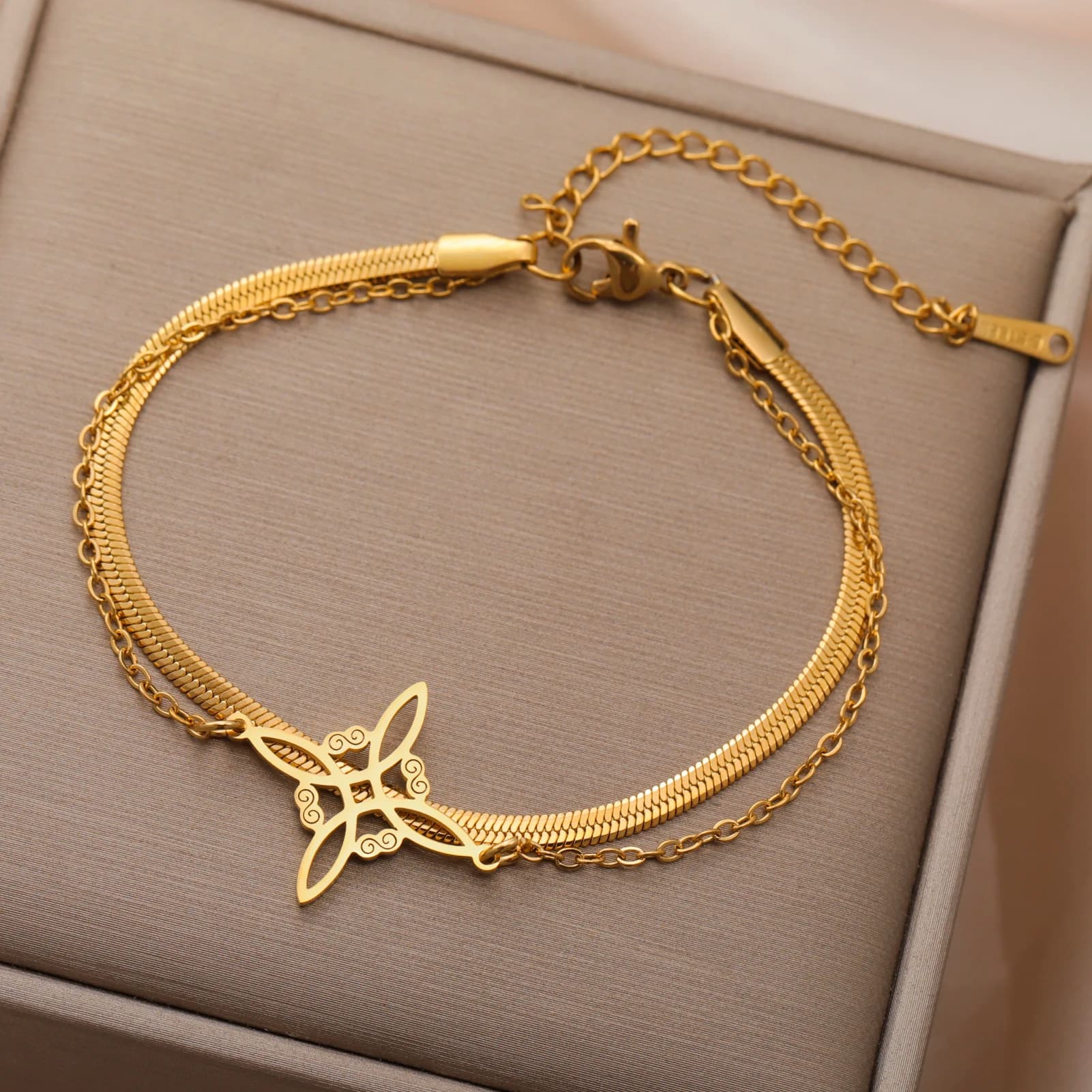 Teamer Irish Witch Knot Celtics Knot Bracciale in acciaio inossidabile Scatola Catena Bracciale a catena con serpente Donna Uomo Amuleto Gioielli all'ingrosso