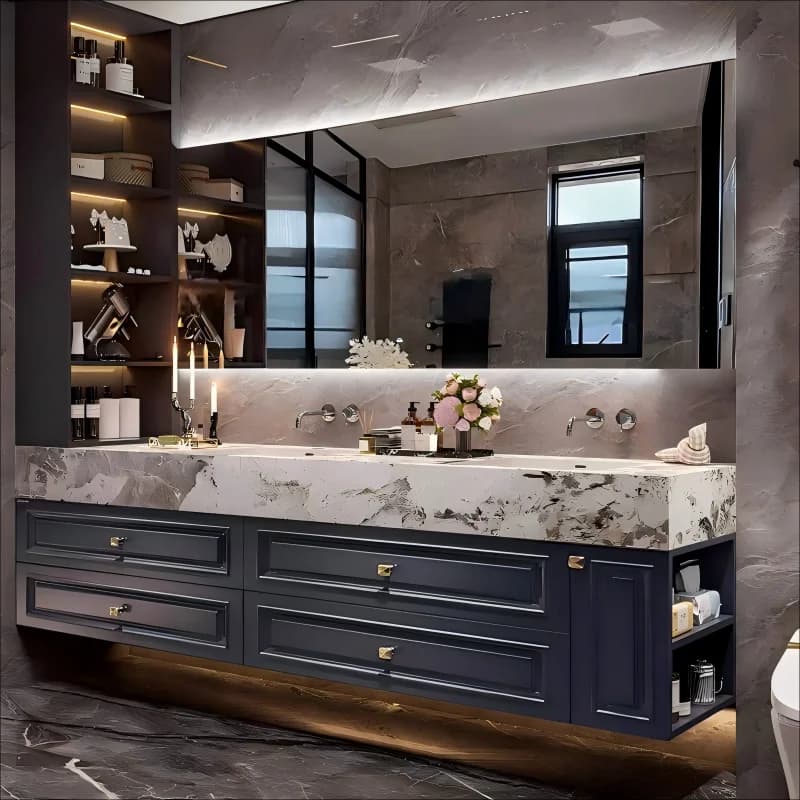 Mobile bagno grande su misura in rovere con specchio smart, design moderno, lavabo integrato in marmo e legno massello