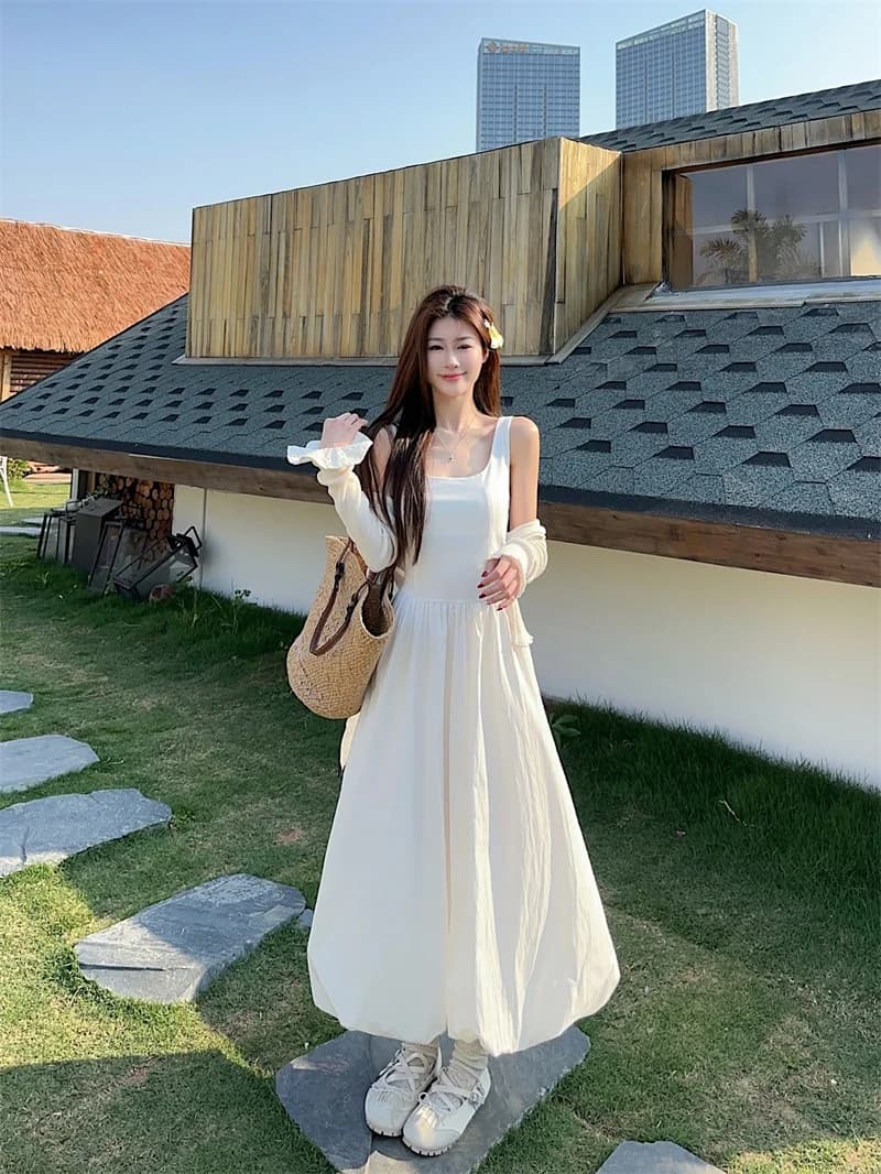 Abito Kumikumi in stile francese a vita alta con gonna a balze, design semplice da donna, scollo quadrato, senza spalline, bianco luna, abito primaverile