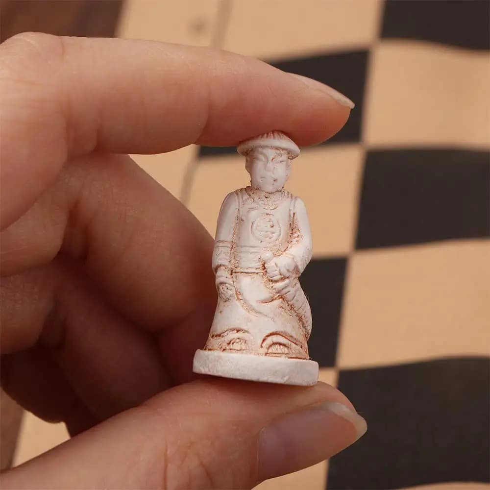 Pezzi degli scacchi degli scacchi antichi in resina Tromba Imitazione Antico personaggio cinese Set di scacchi Puzzle Realistico Qing Bing Figura di scacchi