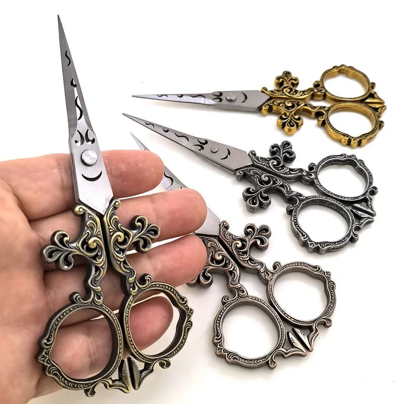 European style Victorian retro carved scissors, hand embroidered cross stitch thread ends, tea ceremony retro tailoring scissors