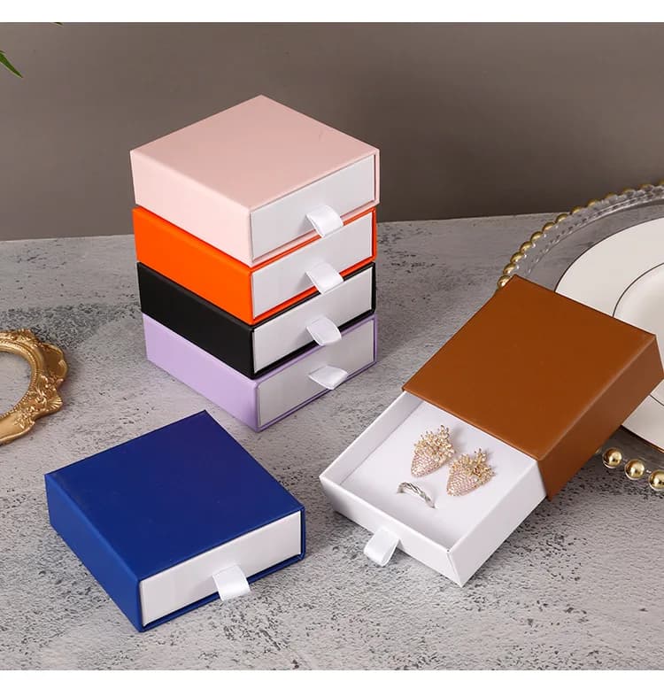 12Pcs Jewelry Storage Boxes Kraft Paper Gift Earrings Necklace Bracelet Ring Drawer White Sponge Wholesale Packaging Case