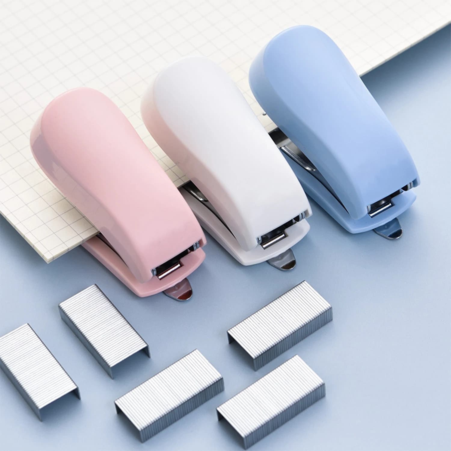 Mini kit cucitrice Cucitrice portatile piccola e graffette per rilegare carta Studente Cancelleria per ufficio Blu Rosa Bianco