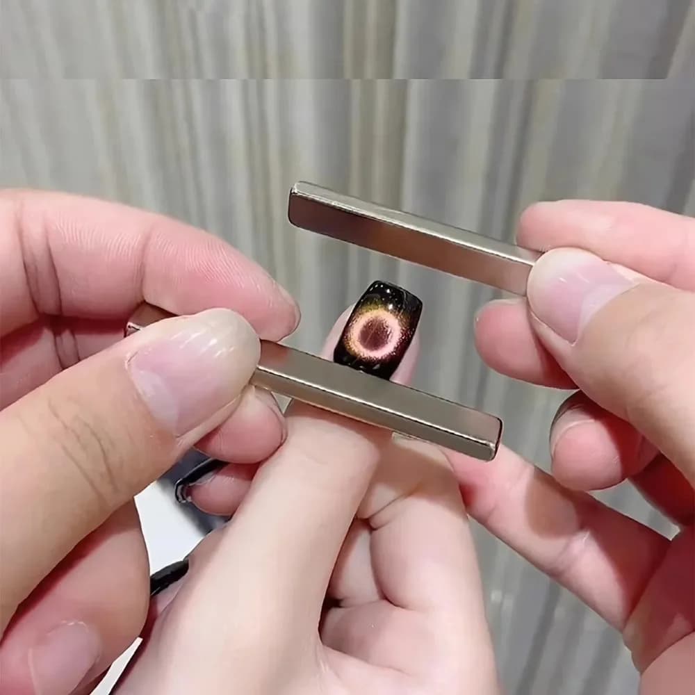 Penna magnetica per nail art con motivo 3D effetto occhio di gatto - perfetta per progetti fai-da-te di nail art. Viene fornito con una spazzola magnetica a doppia testa
