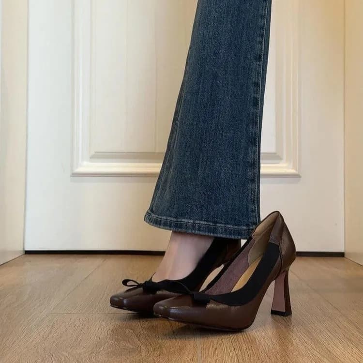Tacchi alti da donna Primavera e autunno Fiocco in pelle vintage Tacco spesso Moda Elegante pendolare poco profondo Joker Scarpe basse.