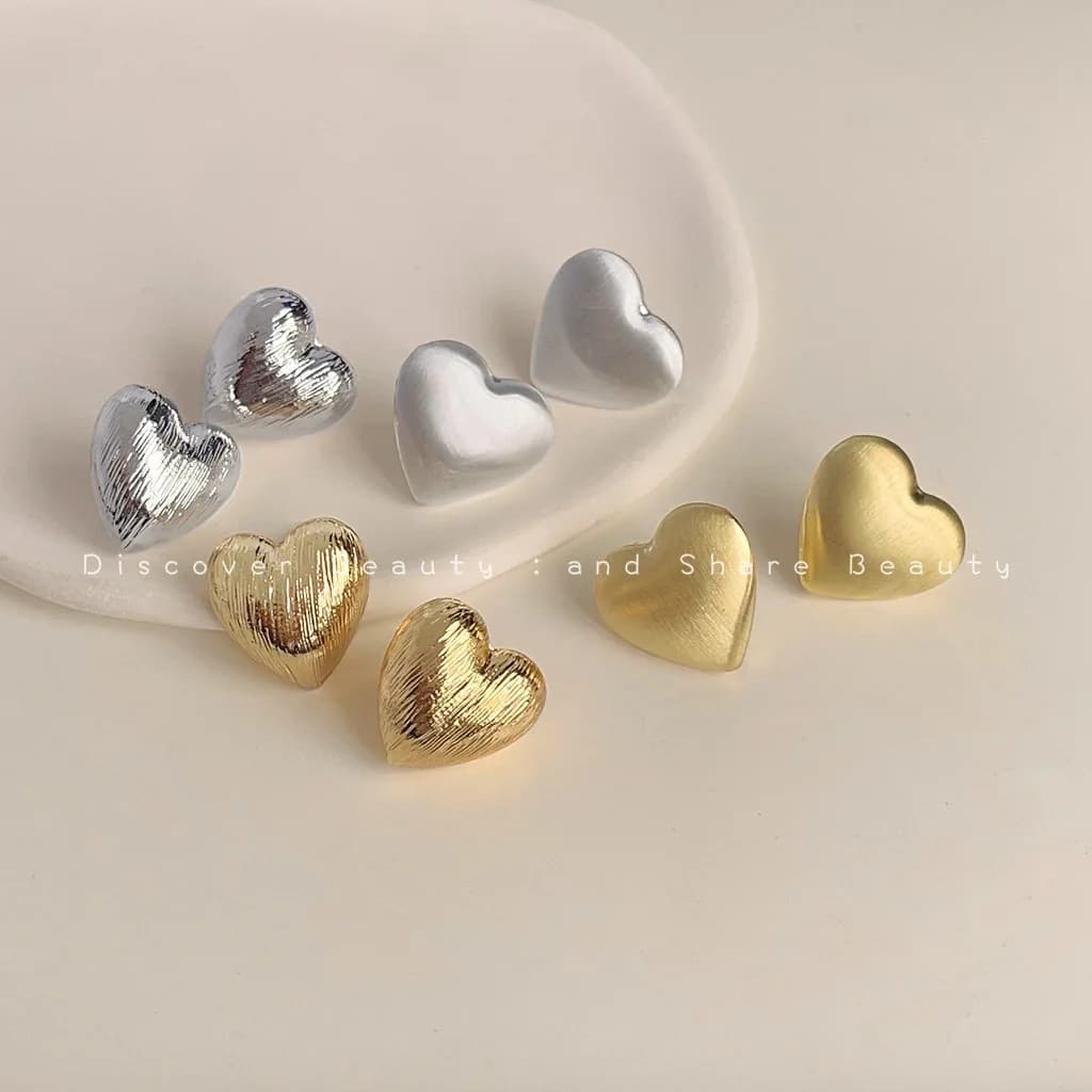 DIY accessories High-end brushed heart stud earrings female Korean niche personality love earrings fashion temperament light lux