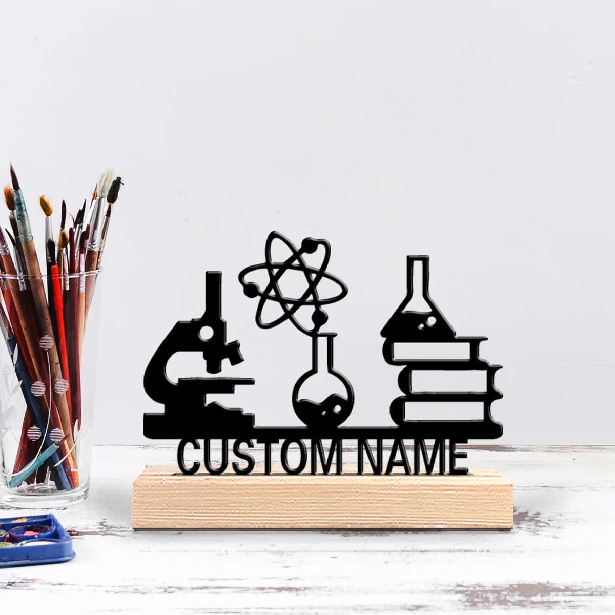 1pc elegante microscopio personalizzato modello atomico fiaschetta libro statue in metallo arte in metallo con base in legno Geeky casa o ufficio