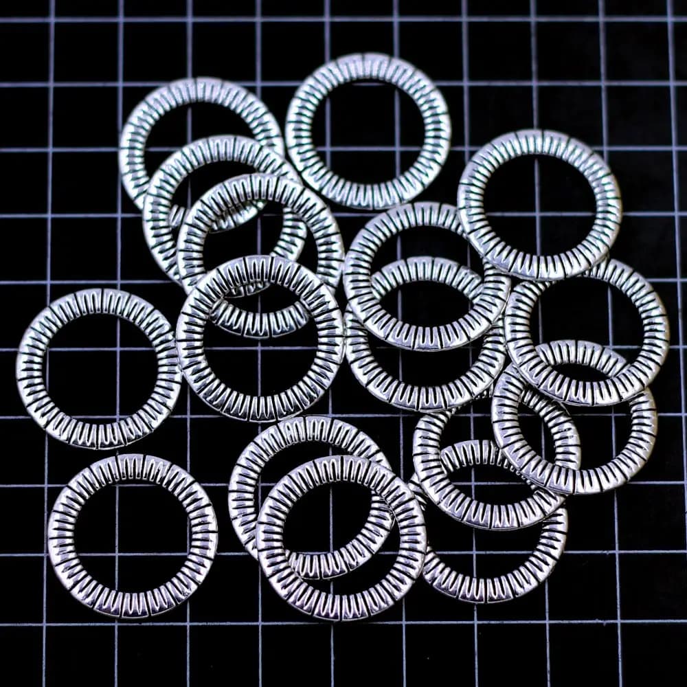100Pcs Silver Tone Carved Strip Metal Closed Soldered Jump Rings Round Circle Connectors 24mm
