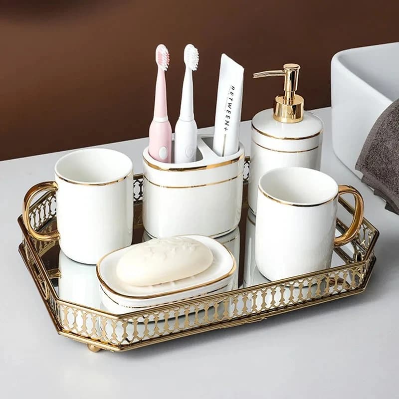 Strisce dorate Accessori per la decorazione del bagno Portaspazzolino in ceramica bianca Dispenser di sapone portatile Bocca tazza Forniture per il bagno