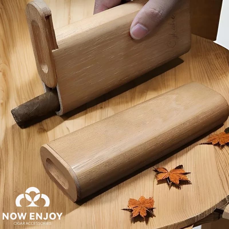 Portable Cigar Holder in Natural Cedar Wood, Travel Tube with Sliding Cover for Humidifying, Smoking Accessories