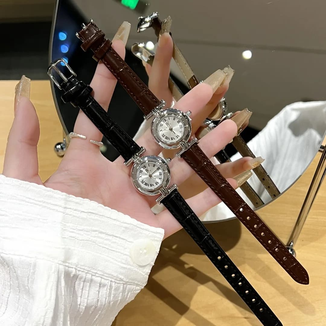 Orologio al quarzo semplice ed elegante da donna, quadrante piccolo marrone bianco, cinturino in pelle versatile, orologio da polso casual da donna Reloj Mujer
