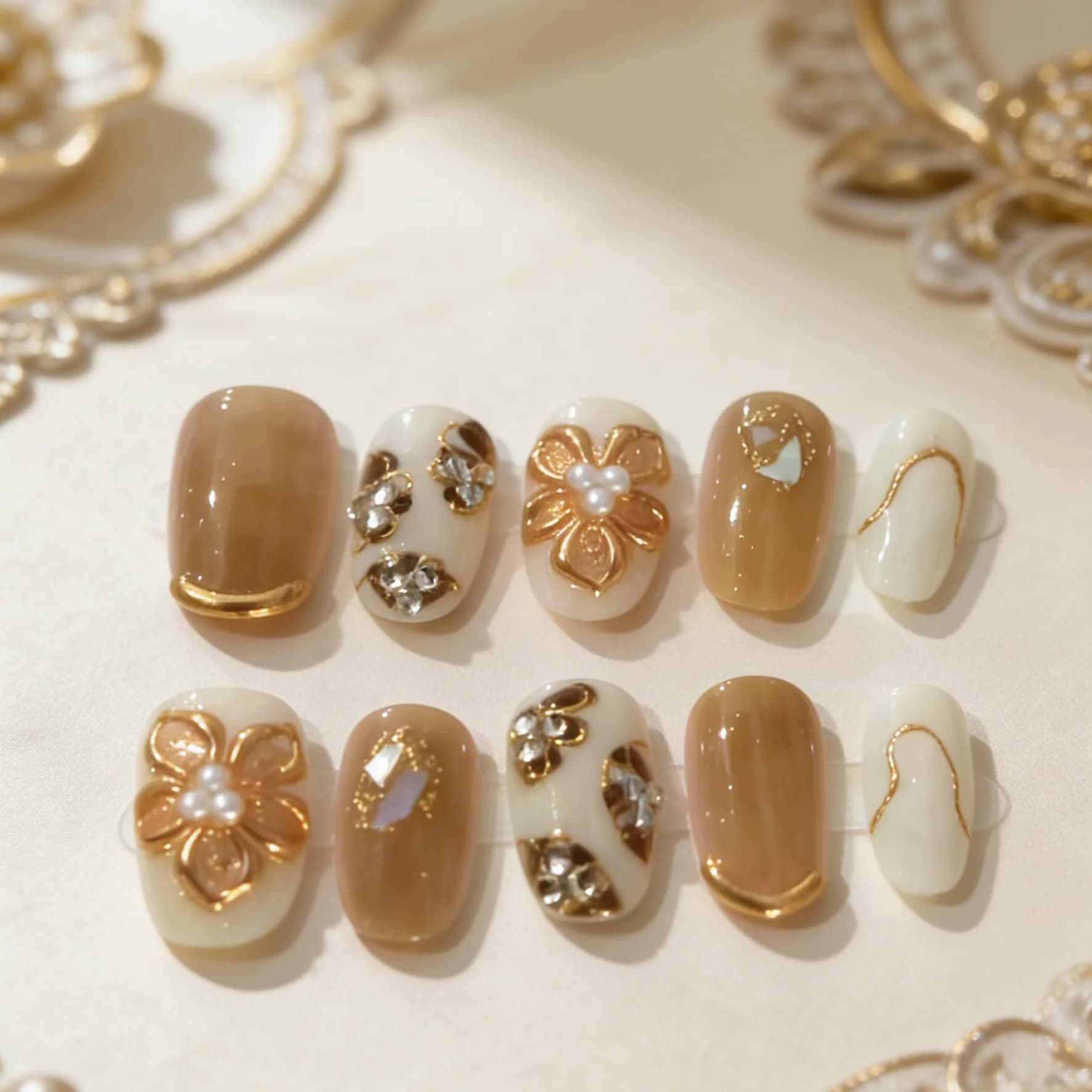 10 pieces of hand pressed oval nails, beautiful fake nails, nail art carved in gold and silver, suitable for women