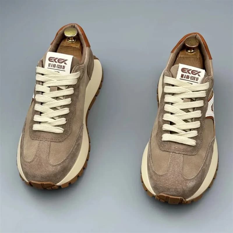 2025 Scarpe sportive da allenamento per golf da uomo Primavera comode scarpe da ginnastica per golfisti maschili Scarpe da golf per il tempo libero per adulti di marca di lusso