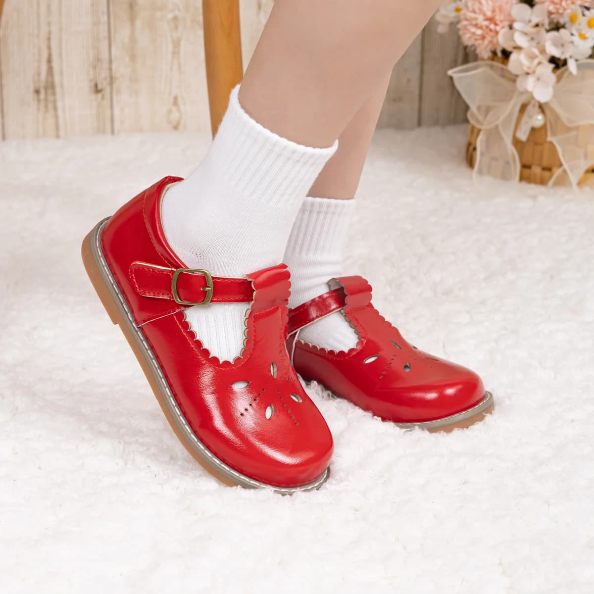Scarpe Mary Jane con bordo smerlato per bambine, con velcro, traspiranti, traforate, casual ed eleganti