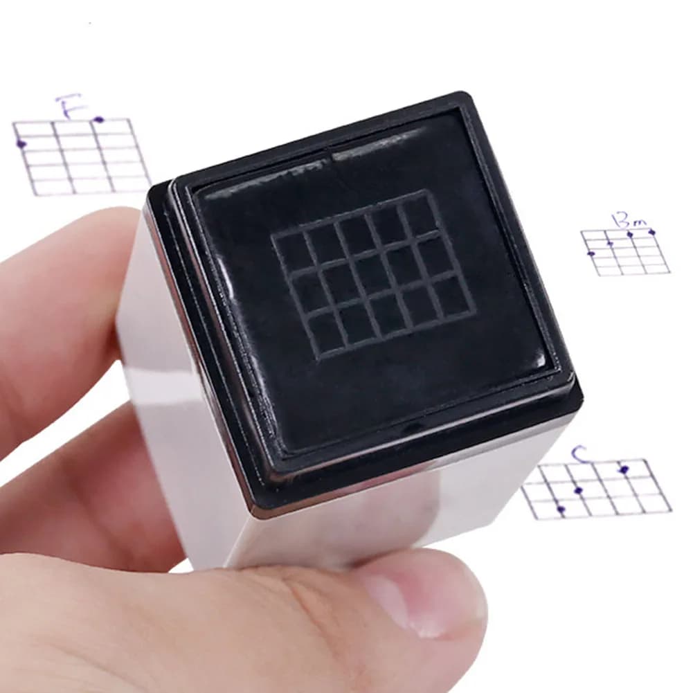 Timbro generatore di forme di accordi per chitarra e ukulele, per principianti, per rinforzare l'apprendimento visivo dei modelli di accordi standard