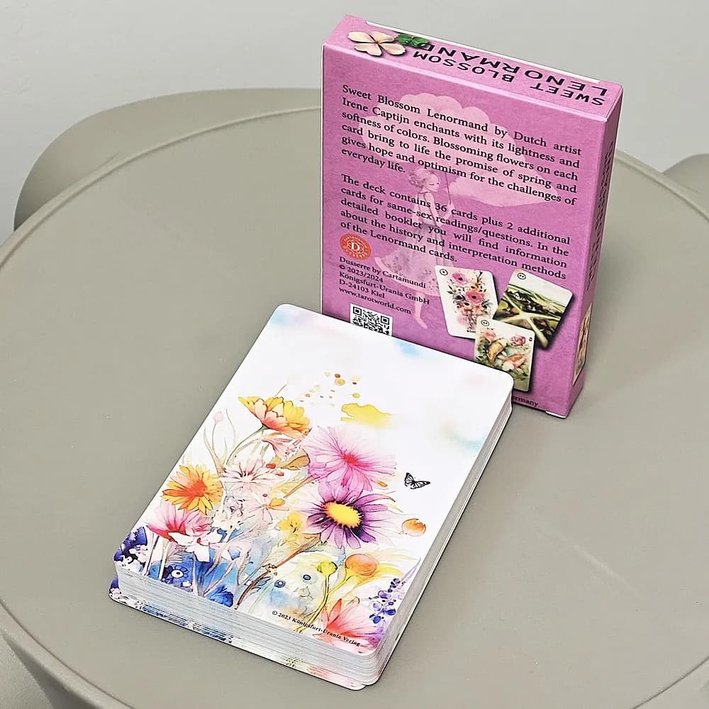 Sweet Blossom Lenormand 10,4 * 7,3 cm 38 carte con la sua leggerezza e la morbidezza dei colori